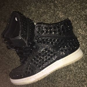 Steve Madden Shoes - π€π€ STEVE MADDEN SHUFLE-S STUDDED HI-TOP SNEAKERS Steve Madden Shoes - π€π€ STEVE MADDEN SHUFLE-S STUDDED HI-TOP SNEAKERS